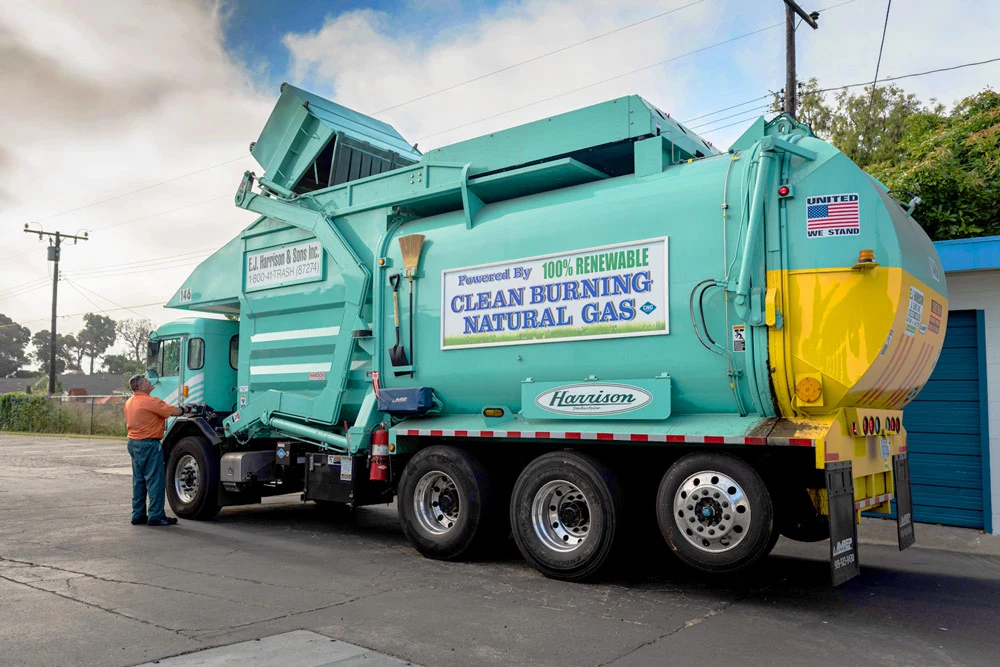 Clean-Burning-Natural-Gas-Trash-Truck-EJ-Harrison-Industires-Trash-Hauler