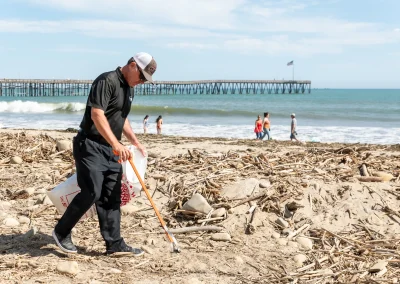 Beach-Cleanup-Ventura-Pier-Ej-Harrison-Industries