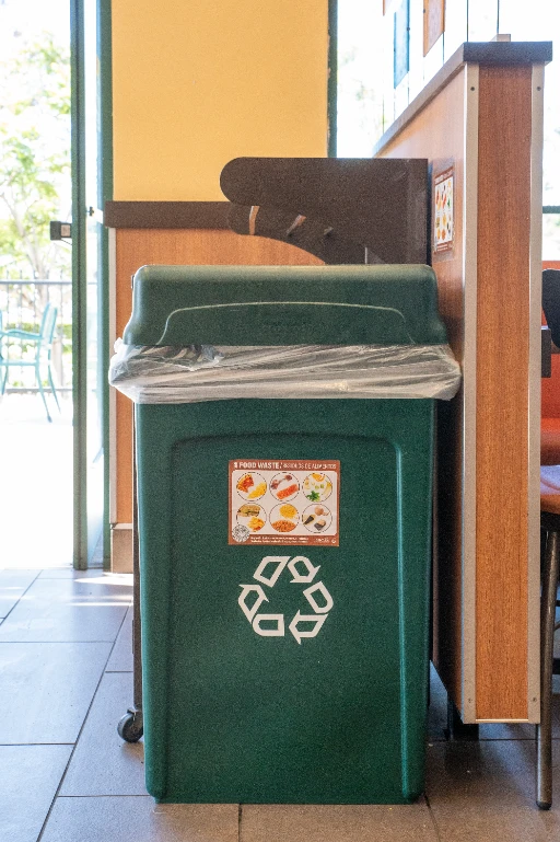 restaurant-indoor-food-waste-recycling-bin